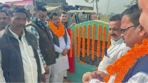 कल्याणपुर क्षेत्र में हम बिछा रहे सड़कों का जाल : मनोज